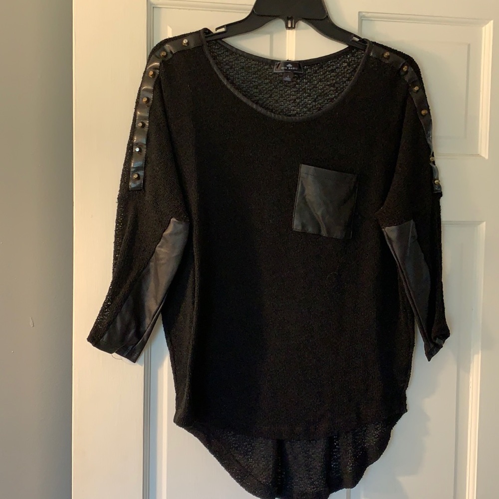 Iris Basic Large rayon blend top.